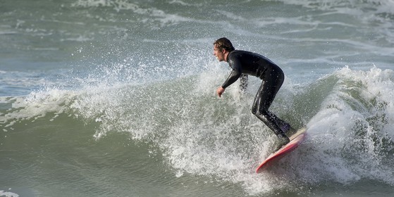 090-Surf