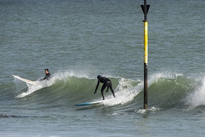 084-Surf