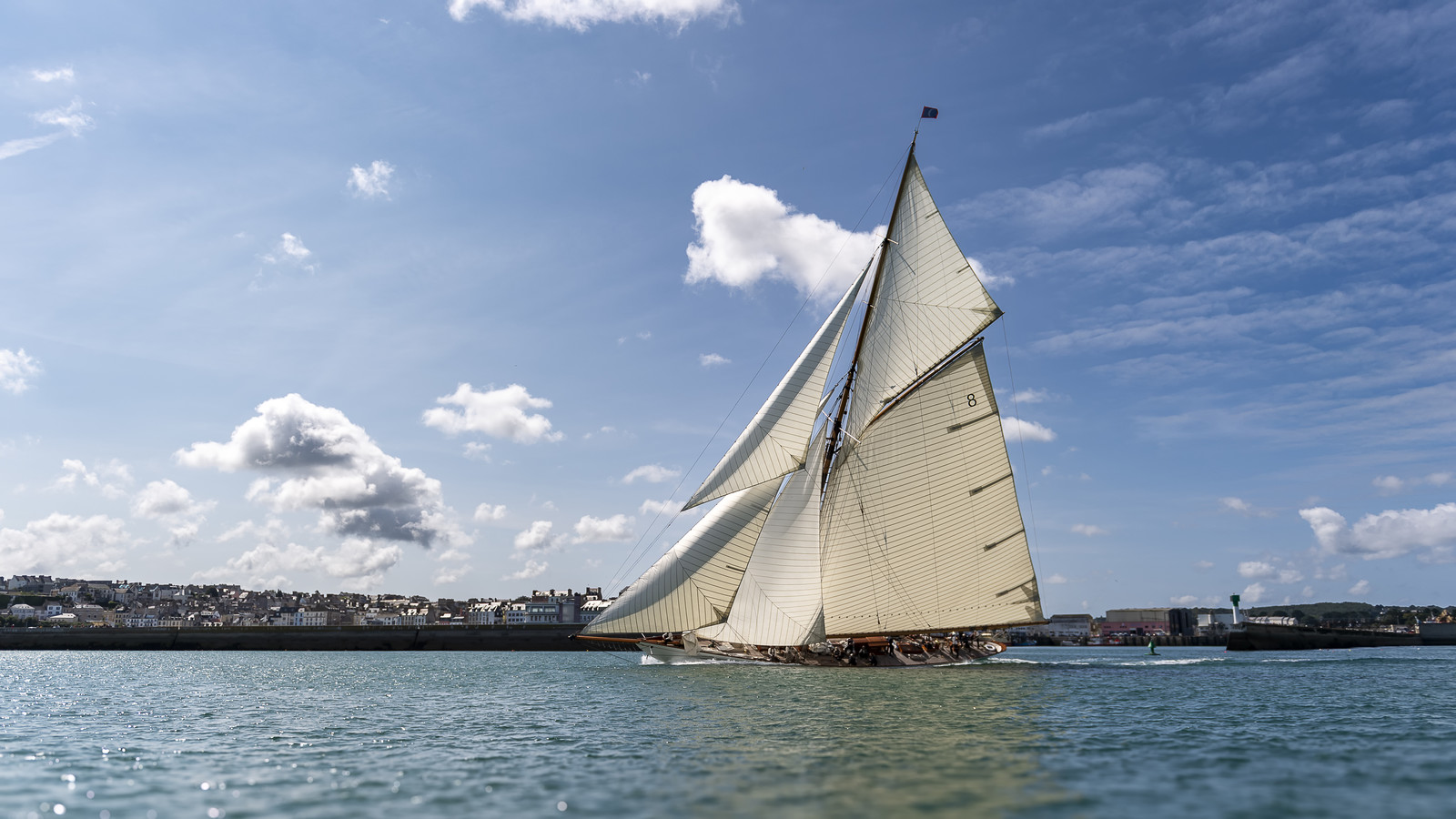 La Hoalen Brest-Douarnenez Classic Finistere est une régate de voiliers classiques magnififiques.
